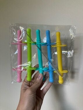 4/$10 - NEW Baby Teether Straws with Cleaning Brush